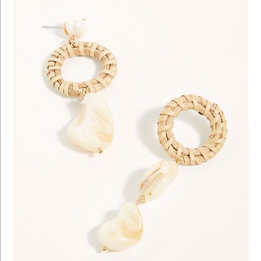 Free People Just Beachy Asymmetric Earring 38$